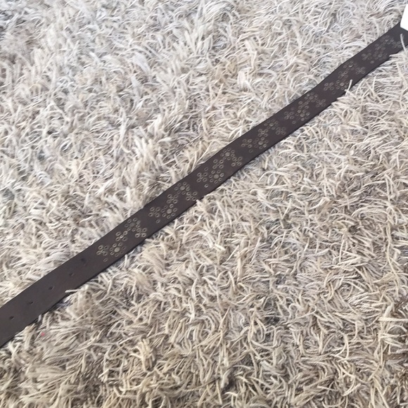 A jeweled belt - Picture 6 of 8